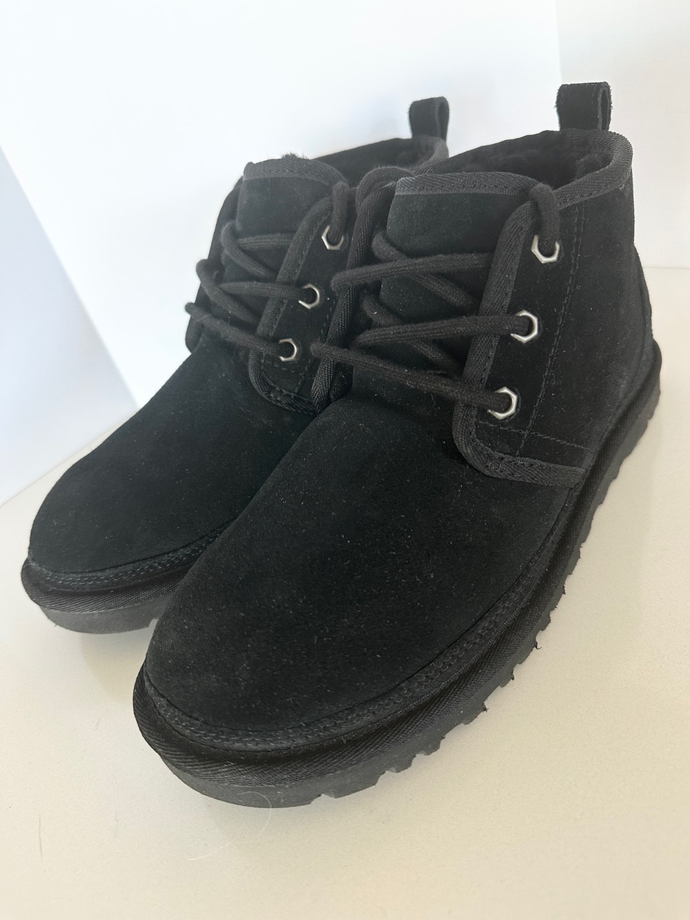 UGG Neumel Boot Women’s Size 8 Chukka Style Shearling Lined Black